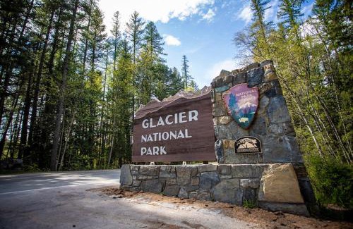 Coram House | 7 Min To Glacier, Fire Pit, Great Memories