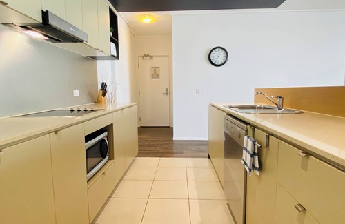 Cairns Central Business District Apartment | '7' Reef Harbour Views ~ 2BR/2Bth Pool Gym WiFi