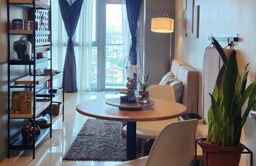 Bonifacio Global City Apartment | 7 Shopping Haven across Uptown Mall and Mitsukoshi Mall FREE Parking with Washer