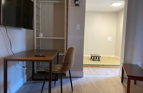 Southwest Edmonton Resort | 70 m² Private room ∙ 1 bedroom ∙ 2 guests