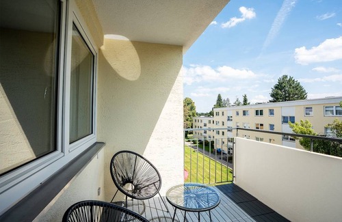 Thalkirchen - Obersendling - Forstenried - Furstenried - Solln Resort | 70 m² Private room ∙ 1 bedroom ∙ 1 guest