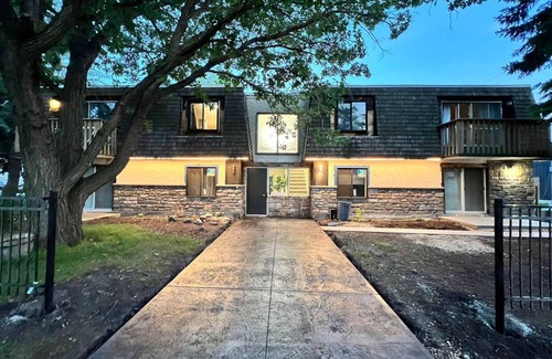 Northeast Edmonton Resort | 70 m² Private room ∙ 1 bedroom ∙ 2 guests