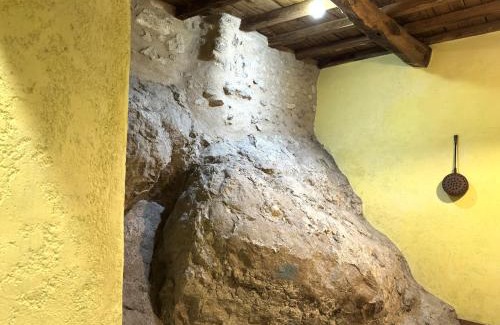 Artena Apartment | 70 MQ La casa nella roccia -Free Parking and Free WI-FI