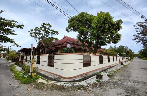 North Cirebon House | 700 m² House ∙ 5 bedrooms ∙ 10 guests
