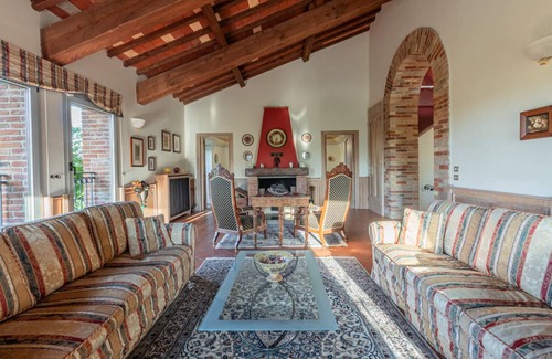 Vignale Monferrato Villa | 700 m² Villa ∙ 5 bedrooms ∙ 10 guests