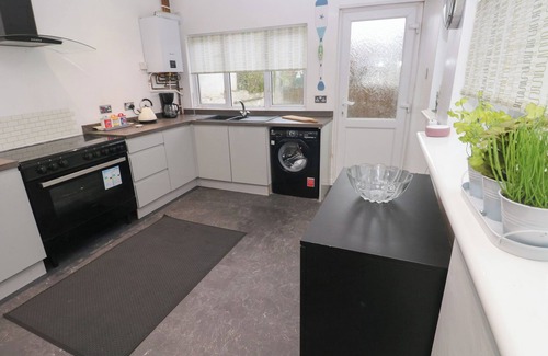 Milford Haven House | 71 GREAT NORTH ROAD, pet friendly, with a garden in Milford Haven
