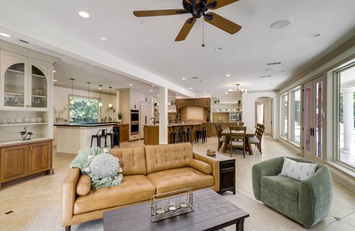 Barker House | 715 m² House ∙ 6 bedrooms ∙ 30 guests