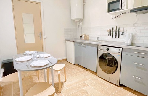Bagnolet Apartment | 721 Functional apartment close to the metro and Paris 20 ème