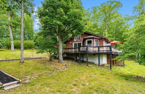 Berkeley Springs Ski Chalet | 73 m² Chalet ∙ 2 bedrooms ∙ 4 guests