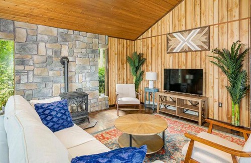Berkeley Springs Ski Chalet | 73 m² Chalet ∙ 2 bedrooms ∙ 4 guests