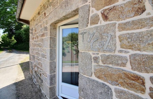 Ploubezre House | 73 m² Gîte ∙ 2 bedrooms ∙ 4 guests