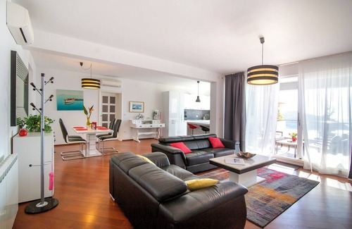 Ploce Apartment | 73 Stairs Apartment