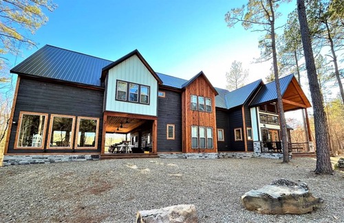 Pickens Cabin | 734 m² Cabin ∙ 8 bedrooms ∙ 34 guests