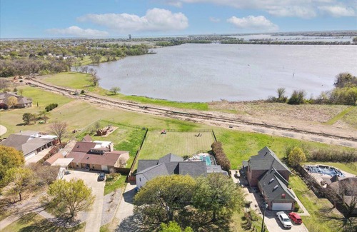 Rowlett House | 74 m² House ∙ 2 bedrooms ∙ 4 guests