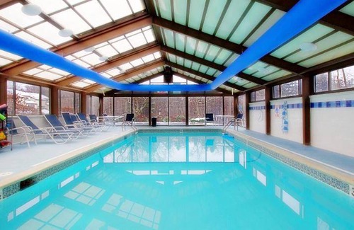 Lenox Dale Resort | 74 m² Resort ∙ 2 bedrooms ∙ 6 guests