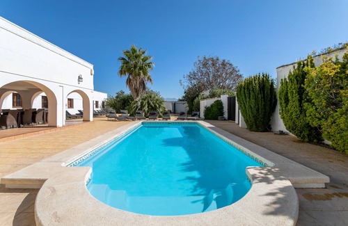 Villena House | 740 m² House ∙ 13 bedrooms ∙ 26 guests