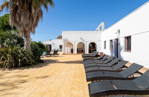 Villena House | 740 m² House ∙ 13 bedrooms ∙ 26 guests