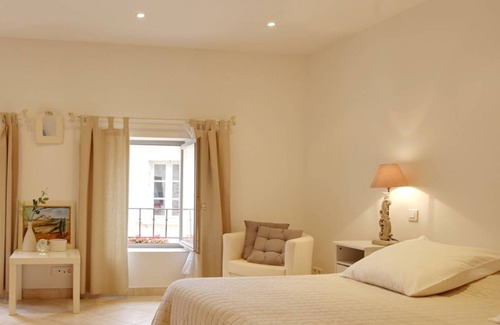 Villeneuve-les-Avignon House | 75 m² House ∙ 2 bedrooms ∙ 4 guests