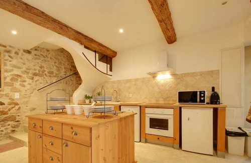 Villeneuve-les-Avignon House | 75 m² House ∙ 2 bedrooms ∙ 4 guests