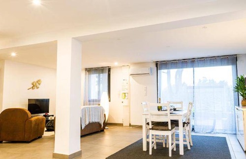 Decines-Charpieu Apartment | 75 m² Apartment ∙ 2 bedrooms ∙ 4 guests