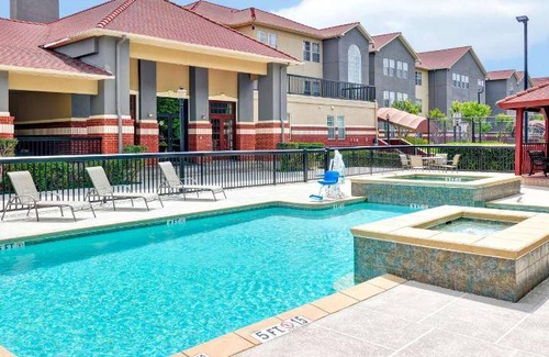 Longview Hotel | 76 m² Hotel ∙ 3 bedrooms ∙ 127 guests