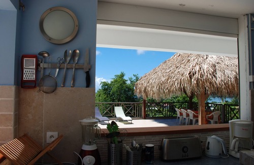 Le Robert House | 76m2 apartment on one level, large infinity pool, sea view, garden