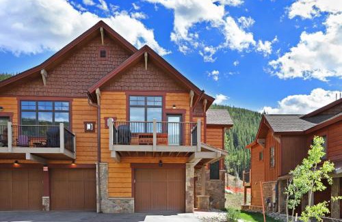 Keystone House | 78 Alders Townhouse with Heated Garage