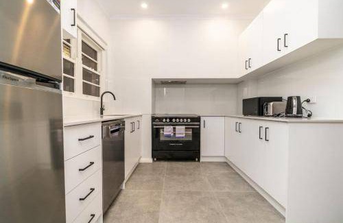Ainslie House | 780 m² House ∙ 4 bedrooms ∙ 8 guests