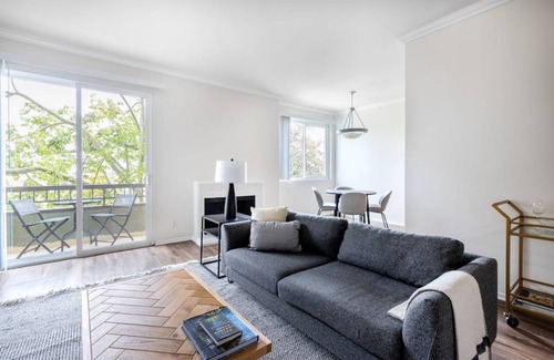 Beverly Grove Apartment | 79 m² Apartment ∙ 1 bedroom ∙ 2 guests