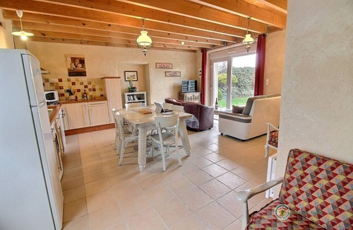 Langoat House | 79 m² Gîte ∙ 3 bedrooms ∙ 6 guests