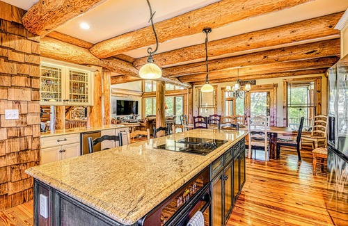 Livingston Cabin | 7BR Lakefront Boat Dock, Kayaks & Amazing Sunsets