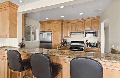 Balboa Peninsula Condo | 7BR Oceanfront Retreat | Coveted Pier-to-Pier Location | Walk to it All