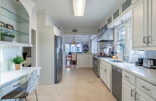 Montrose House | 7BR The Athena! Luxury Chef's Kitchen in Montrose ★