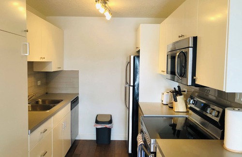 Mission District Condo | 7th Floor 1 Bedroom Condo with Parking