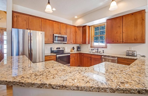Blue River House | 8 Bedroom Luxury Home! 2 Private Hot Tubs!