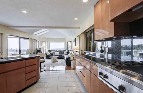 West Vancouver House | 8 bedrooms,12 beds with amazing view & pool in Vancouver