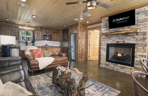 Octavia Cabin | 8 BR sleeps 29 river front *private island* pool tables