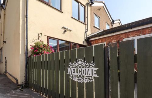 Ormskirk House | 8 Heatons Bridge Road