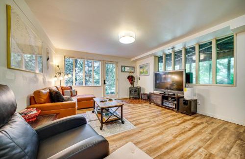 Mercer Island Apartment | 8 Mi to Dtwn Seattle Pet-Friendly Apt with Hot Tub