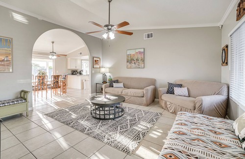 Phoenix House | 8 Mi to State Farm Stadium: Glendale Home w/Grill