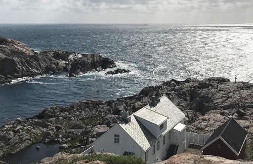Lyngdal House | 8 person holiday home in Kvås