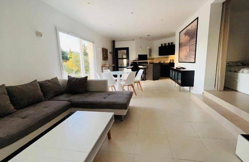Saint-Mitre-les-Remparts Apartment | 80 m² Apartment ∙ 2 bedrooms ∙ 7 guests