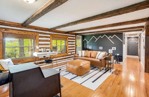 Berkeley Springs Ski Chalet | 80 m² Chalet ∙ 2 bedrooms ∙ 4 guests
