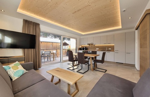Bichlbach Apartment | 80 m² Moderne Ferienwohnung mit Balkon, Gratis Badesee, 100 m bis zum Skigebiet