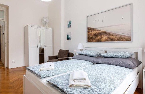 Prague 6 Apartment | 80 m² Serviced apartment ∙ 3 bedrooms ∙ 10 guests