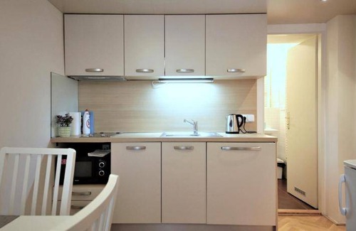 Prague 6 Apartment | 80 m² Serviced apartment ∙ 3 bedrooms ∙ 10 guests