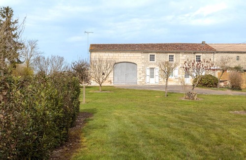 Berneuil Villa | 80 m² Villa ∙ 2 bedrooms ∙ 4 guests