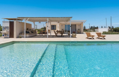 Pachino Villa | 80 m² Villa ∙ 2 bedrooms ∙ 4 guests