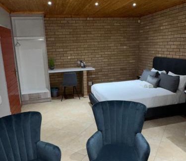 Springs House | 801 Guesthouse