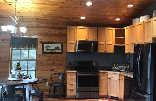 De Soto Cabin | 82 Acre Hobby Farm with Lincoln Log Cabin